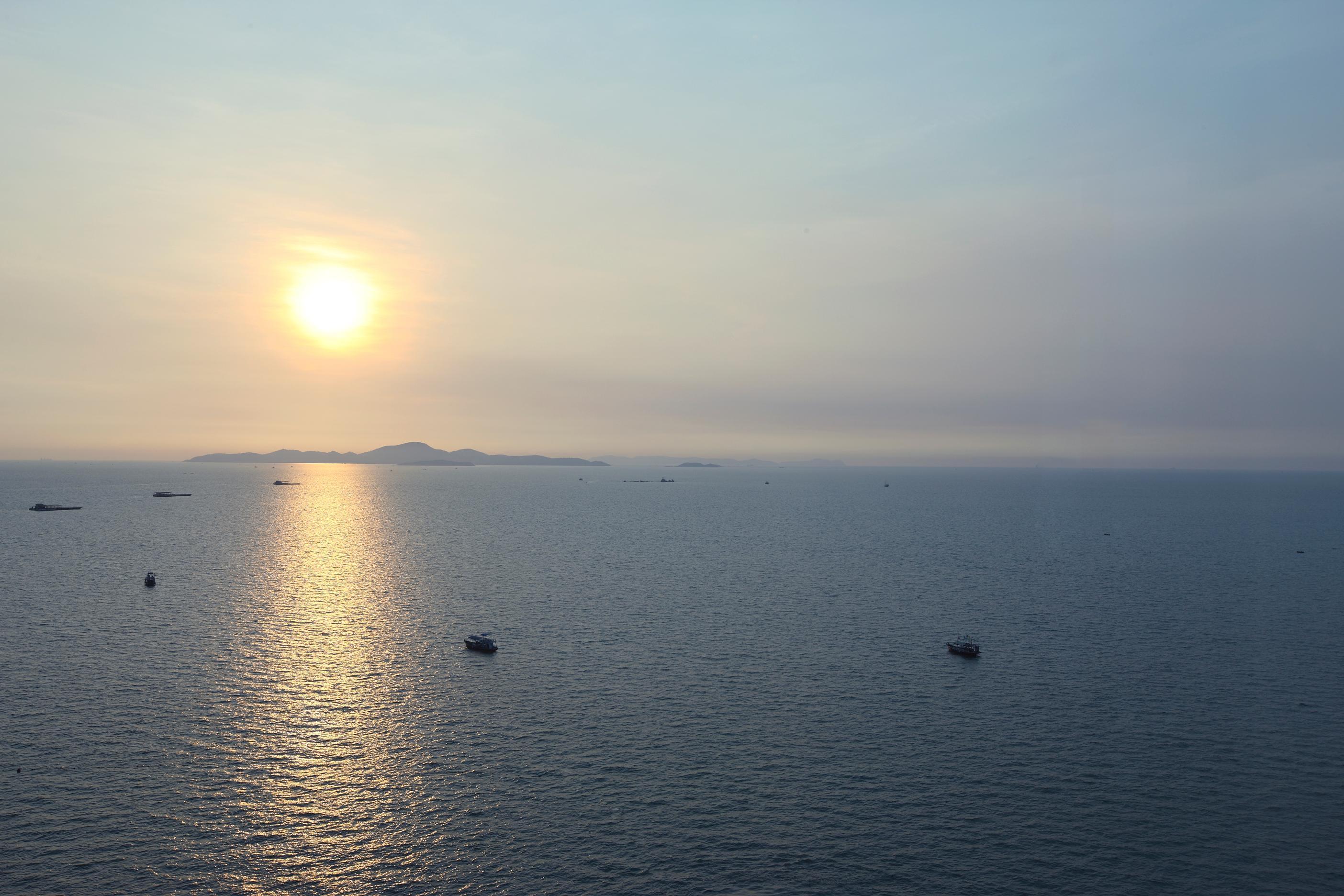 Amari Pattaya Ξενοδοχείο Εξωτερικό φωτογραφία Sunset over the Gulf of Naples